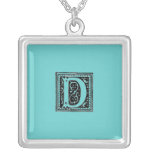 Collar con monograma del estilo "D" del bloque