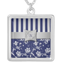 Collar con monograma floral de la marina de guerra