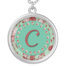 Collar de la letra C del vintage