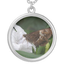 Collar de la mariposa de la flor blanca
