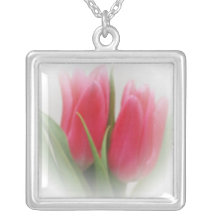 Collar de los tulipanes de las rosas fuertes