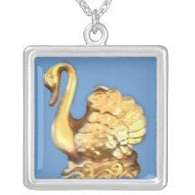 collar de oro del cisne