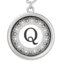 Collar del colgante de la letra Q del monograma