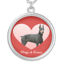 Collar del corazón del Pinscher del Doberman