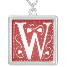 Collar del monograma con los corazones y los punto