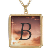Collar del monograma de B