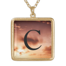 Collar del monograma de C