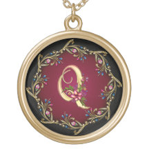 Collar del monograma de Q