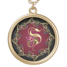 Collar del monograma de S