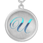 Collar del monograma de U