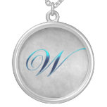 Collar del monograma de W