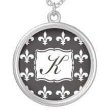Collar del monograma - letra K de la flor de lis
