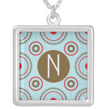Collar del monograma - letra N