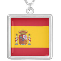 Collar elegante con la bandera de España