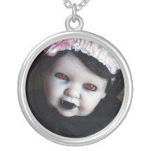 Collar fantasmagórico de la muñeca del horror