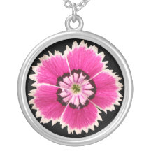 Collar fucsia de la flor