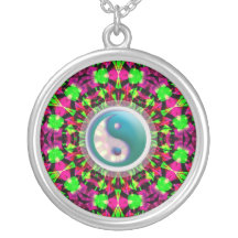 Collar geométrico psicodélico de YinYang