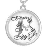 Collar gótico de la letra B