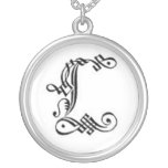 Collar gótico de la letra C