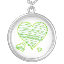 Collar incompleto verde de los corazones