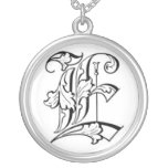 Collar inglés viejo de la inicial E