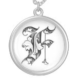 Collar inglés viejo de la inicial F