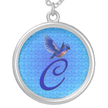 Collar inicial del Bluebird del monograma C