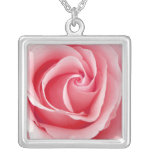Collar pendiente color de rosa rosado bonito