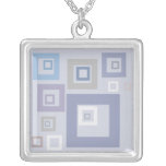 Collar pendiente cuadrado de los cuadrados azules