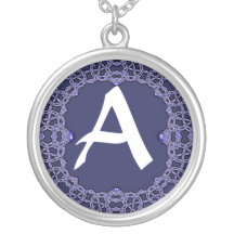 Collar púrpura de la inicial del cordón