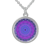 Collar púrpura del caleidoscopio de la mandala de 