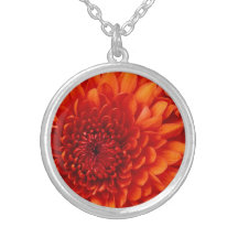 collar rojo de la flor