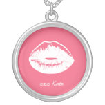 Collar rosado blando del colgante del beso