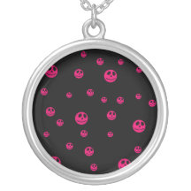 Collar rosado de Goth