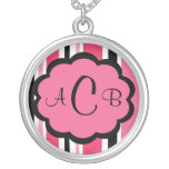 Collar rosado y negro descarado del monograma