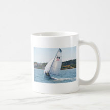 Competir con el bote a la velocidad tazas de café