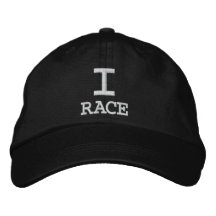 COMPITO CON GORRA DE BEISBOL
