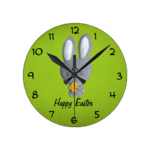 Conejito de pascua lindo con el pollo relojes