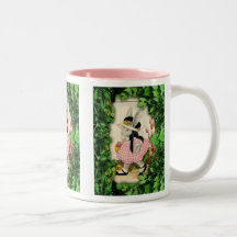 Conejito en el jardín taza de café
