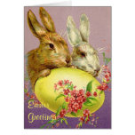 Conejitos de pascua y tarjeta de felicitación del 