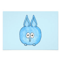 Conejo de conejito azul lindo invitación personalizada