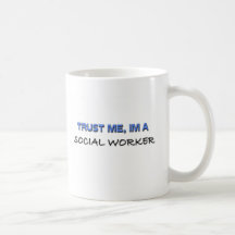 Confíe en que yo es asistente social taza