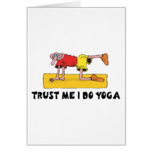 Confíe en que yo hace el regalo de la yoga felicitacion 