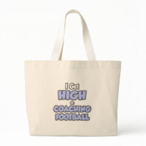 Consigo alto en fútbol que entrena bolsas