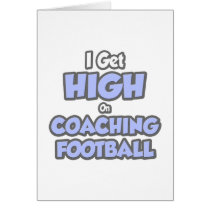Consigo alto en fútbol que entrena tarjetas