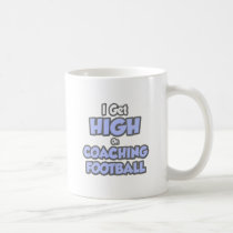 Consigo alto en fútbol que entrena tazas