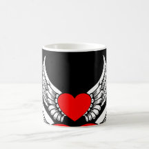 Corazón de alas rojas taza