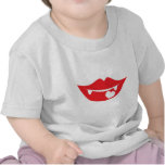 corazón del amor de los labios del vampiro camisetas