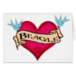 Corazón del tatuaje del beagle felicitación