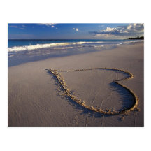 corazón en arena postales